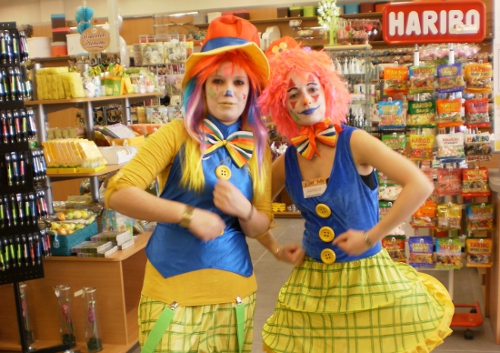 Vendeuses de Jour de Fête à Limoges, maquillées pour le carnaval.