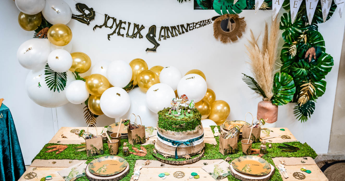 Comment organiser un anniversaire dinosaure ? - Blog Jour de Fête