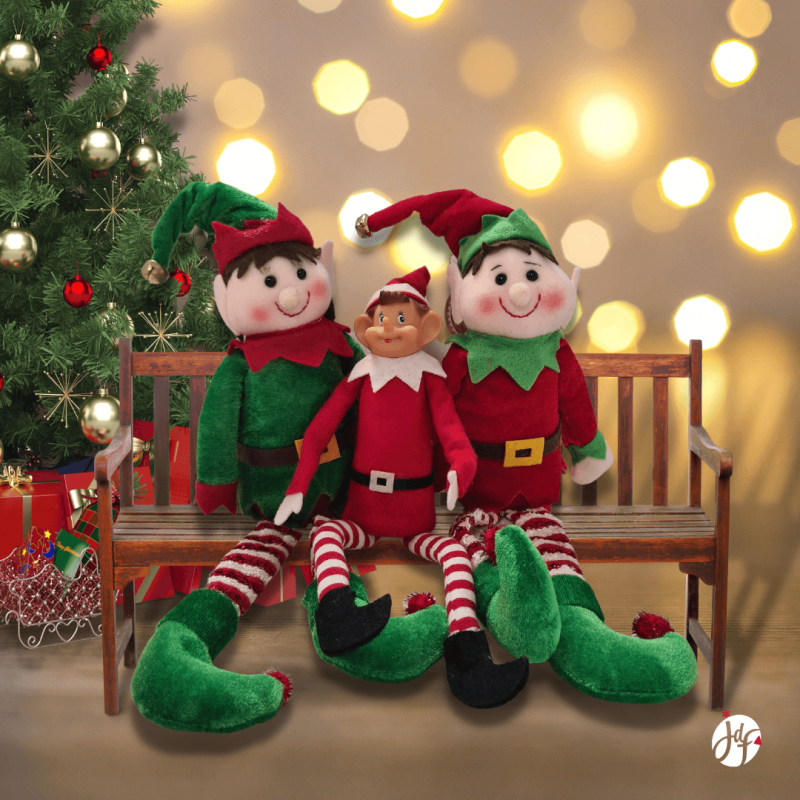 Femme Habillée En Rouge Avec Chapeau De Père Noël Et Chaussettes Rayées