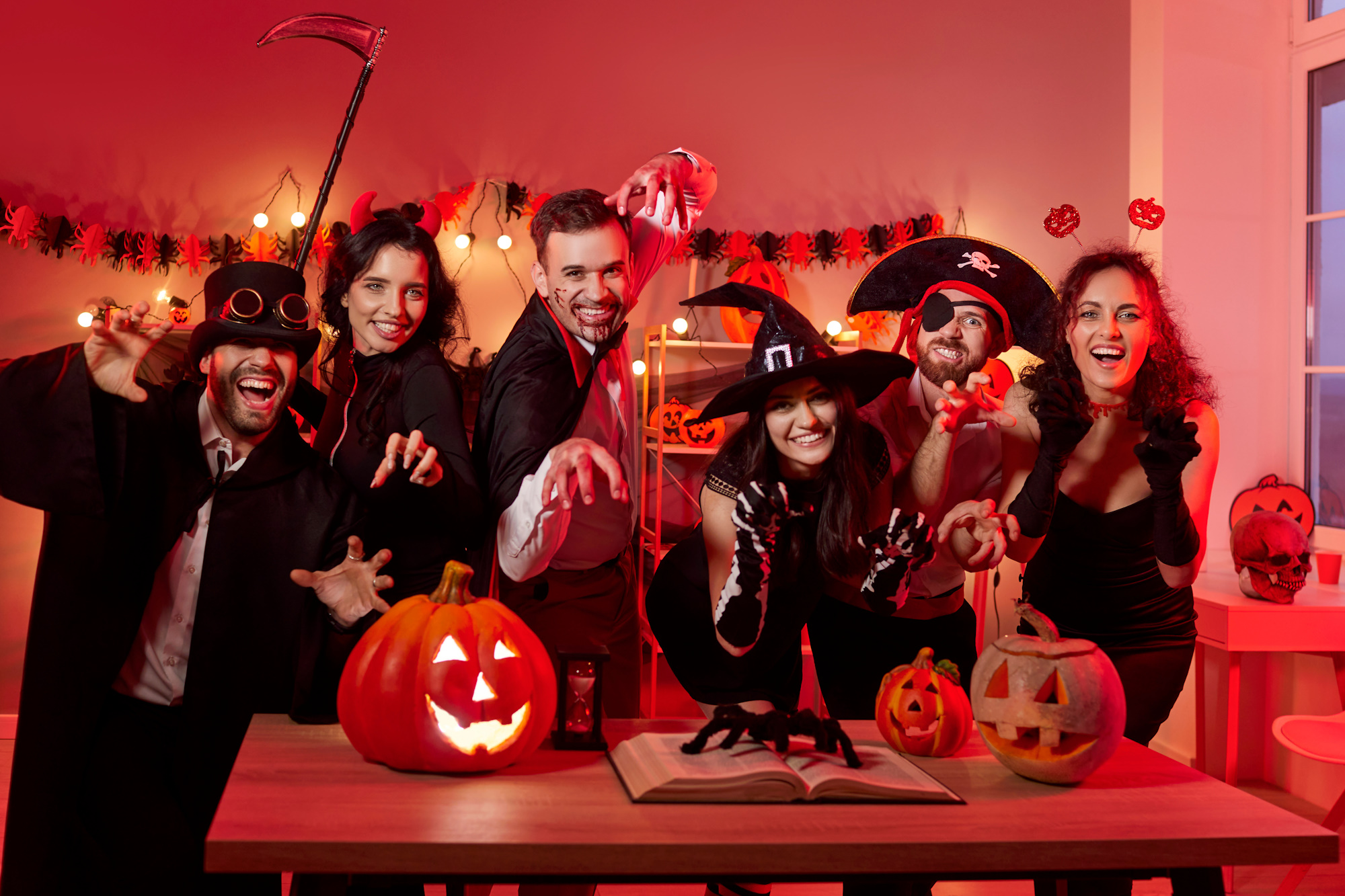 Retrouvez notre top 8 des thèmes de déguisement d'Halloween 2025 | jourdefete.com