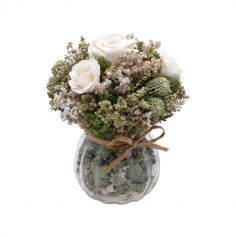bouquet de fleurs séchées dans un vase