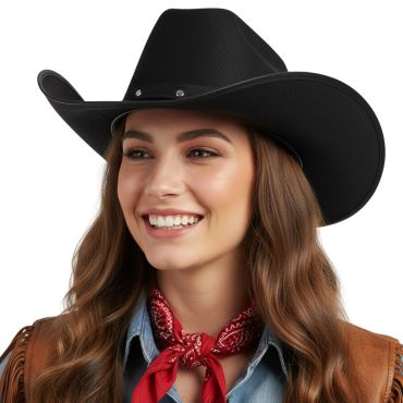Chapeau Wyoming Cowboy noir porté par une femme souriante, style western | jourdefete.com Chapeau Wyoming Cowboy noir porté par une femme souriante, style western | jourdefete.com