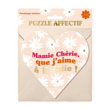 Puzzle en forme de cœur avec l’inscription "Mamie Chérie, que j’aime à la folie !" | jourdefete.com