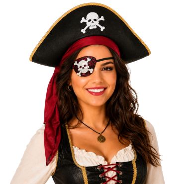Femme avec un chapeau de pirate noir à motif crâne portant le cache-œil pirate rouge et tête de mort | jourdefete.com