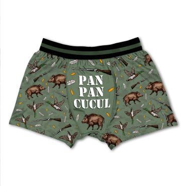 Boxer vert à motif de sangliers et fusils avec inscription “Pan Pan Cucul” | jourdefete.com Boxer vert à motif de sangliers et fusils avec inscription “Pan Pan Cucul” | jourdefete.com
