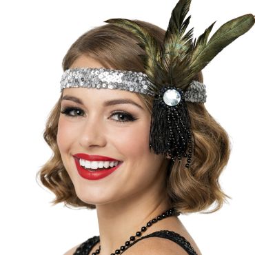 Bandeau Charleston argent à paillettes avec plumes et perles porté sur la tête | jourdefete.com