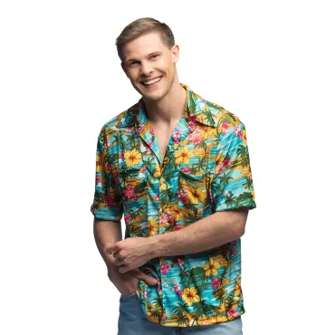 Homme souriant portant une chemise hawaïenne bleu turquoise à fleurs jaunes et roses, vue de face | jourdefete.com