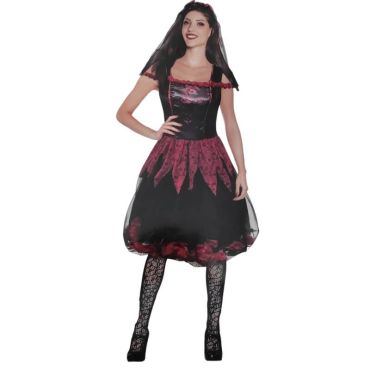Une jolie robe de mariée sombre pour une cérémonie de mariage le soir d’Halloween  | jourdefete.com
