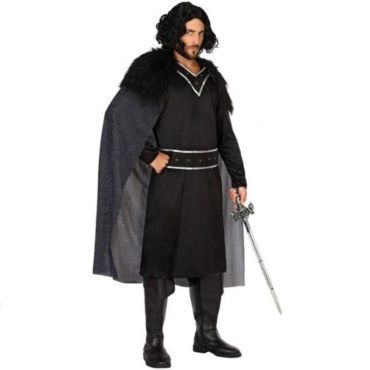 Déguisement de chevalier noir avec une tunique orné d'argenté sur le col et au niveau de la ceinture, le tout accompagné d'une cape poilue sur les épalules.