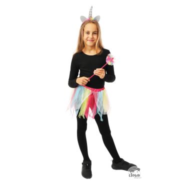 Fille déguisée en licorne arc-en-ciel avec tutu coloré et baguette magique | jourdefete.com