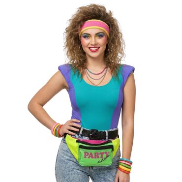 Femme déguisée en look des années 80 portant un sac banane fluo vert et jaune avec l'inscription Party Animal | jourdefete.com Femme déguisée en look des années 80 portant un sac banane fluo vert et jaune avec l'inscription Party Animal | jourdefete.com