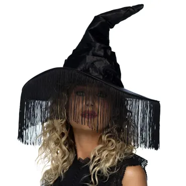 Femme portant un chapeau de sorcière noir à franges longues et chics | jourdefete.com