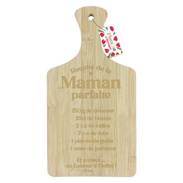 Planche à découper en bambou gravée avec le texte Recette de la Maman parfaite pour cadeau de Fête des Mères | jourdefete.com