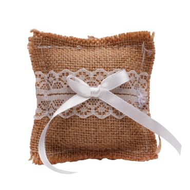 Un joli coussin d'alliances en jute pour votre mariage | jourdefete.com