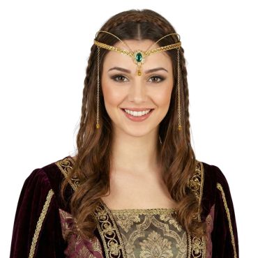 Femme souriante portant un diadème médiéval doré avec chaînettes et pierre verte au centre | jourdefete.com