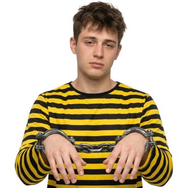 Homme déguisé en bagnard portant une fausse chaîne avec des menottes grises | jourdefete.com Homme déguisé en bagnard portant une fausse chaîne avec des menottes grises | jourdefete.com