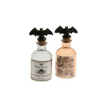 Avec la bouteille ayant un capuchon en forme de chauve-souris, vous pouvez préparer de délicieuses potions et les stocker avant de les faire goûter à vos convives | jourdefete.com