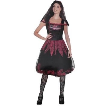 Une jolie robe de mariée sombre pour une cérémonie de mariage le soir d’Halloween  | jourdefete.com