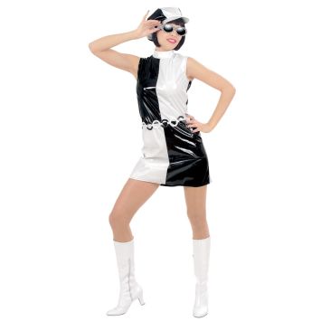 Déguisement femme années 60 motif damier noir et blanc avec robe courte et bottes rétro | jourdefete.com