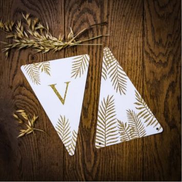 5 Fanions Blancs et Paillettes Or " V " - Fougère