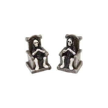 Figurines squelettes Halloween assis sur pierre tombale déco sombre et effrayante | jourdefete.com