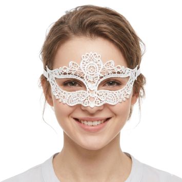 Loup blanc en dentelle