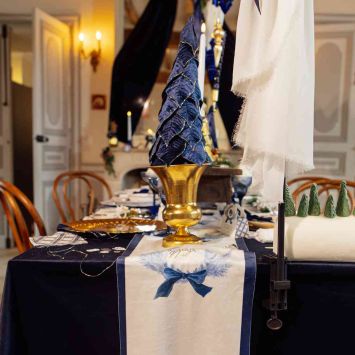 Chemin de table "Joyeux Noël" en velours - Noël - 28 cm x 3 m - Collection Timeless Blue