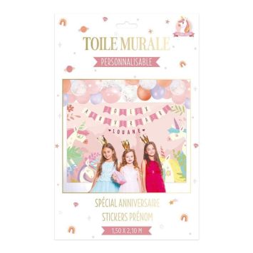 Une toile murale personnalisable sur le thème des licornes avec des stickers pour prénom | jourdefete.com
