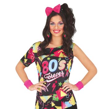 Femme déguisée avec un T-shirt coloré imprimé “80’s Forever” pour soirée années 80 | jourdefete.com