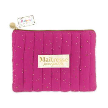 Pochette cadeau rose fuchsia en gaze de coton matelassée avec des pois dorés et l'inscription Maîtresse parfaite pour la fin de l'année scolaire | jourdefete.com