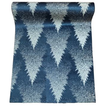 Chemin de table bleu marine avec sapins blancs de Noël en velours - 28 cm x 3 m