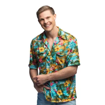 Homme souriant portant une chemise hawaïenne bleu turquoise à fleurs jaunes et roses, vue de face | jourdefete.com