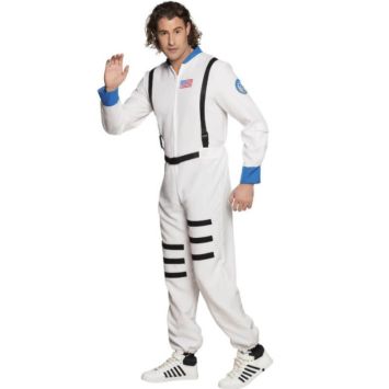 Déguisement homme vue de face d'un astronaute blanc avec écusson NASA et salopette à bretelles noires.