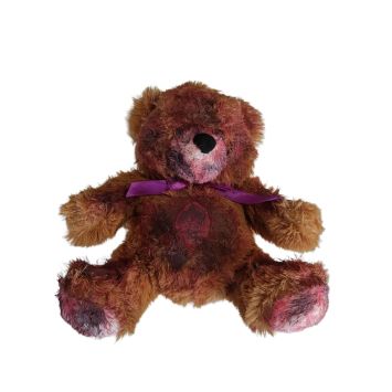 Avec cet ours en peluche ensanglanté, faites peur à votre réception malgré son apparence de premier abord câline | jourdefete.com