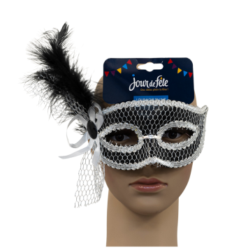 Loup noir avec plume