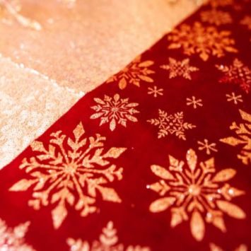 Chemin de Table en Velours Marsala avec flocons de neige - Paillettes Champagne et Cuivre