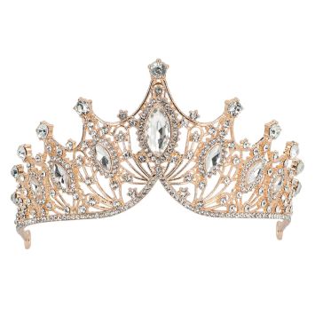 Diadème de princesse doré orné de strass brillants sur les cheveux | jourdefete.com