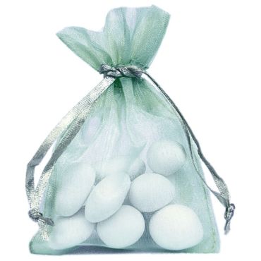 Des pochons de couleur vert eucalyptus parfaits pour offrir des dragées à vos invités lors de votre événement | jourdefete.com Des pochons de couleur vert eucalyptus parfaits pour offrir des dragées à vos invités lors de votre événement | jourdefete.com
