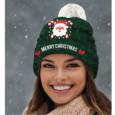  Femme souriante portant le bonnet de Noël vert pailleté avec motif Père Noël et pompon blanc | jourdefete.com