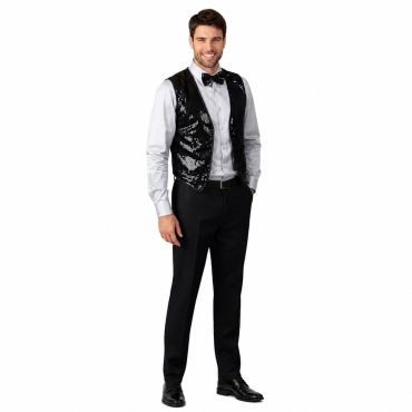 Homme souriant portant un gilet disco à sequins noirs étincelants et son nœud papillon festif | jourdefete.com Homme souriant portant un gilet disco à sequins noirs étincelants et son nœud papillon festif | jourdefete.com