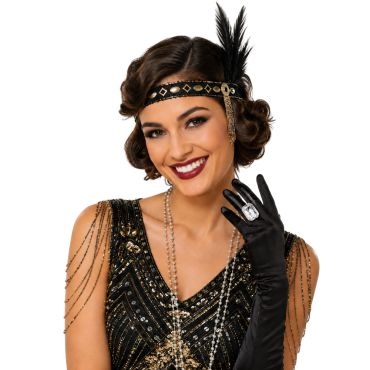Femme en robe charleston des années 20 portant des gants noirs et une bague géante imitation diamant | jourdefete.com