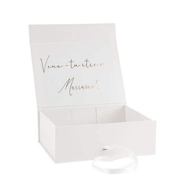 Une splendide boîte cadeau à donner à la marraine de votre enfant pour faire votre demande avant le baptême | jourdefete.com Une splendide boîte cadeau à donner à la marraine de votre enfant pour faire votre demande avant le baptême | jourdefete.com