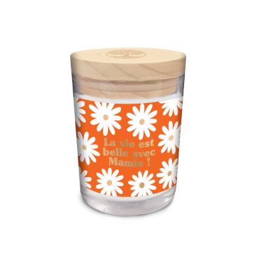 Bougie en verre avec la mention "La vie est belle avec Mamie !" et un motif fleuri | jourdefete.com Bougie en verre avec la mention "La vie est belle avec Mamie !" et un motif fleuri | jourdefete.com