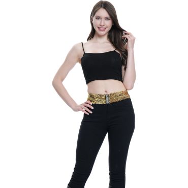 Jeune femme portant une ceinture élastique à sequins dorés rétro pour déguisement disco avec un haut noir | jourdefete.com Jeune femme portant une ceinture élastique à sequins dorés rétro pour déguisement disco avec un haut noir | jourdefete.com