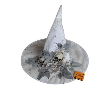 Ce chapeau pointu gris avec ses crânes et ses feuilles au-dessus sera parfait pour compléter votre costume de sorcière ! | jourdefete.com Ce chapeau pointu gris avec ses crânes et ses feuilles au-dessus sera parfait pour compléter votre costume de sorcière ! | jourdefete.com