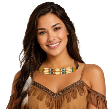 Femme souriante portant un collier ras-de-cou de style amérindien avec perles colorées et robe à franges | jourdefete.com Femme souriante portant un collier ras-de-cou de style amérindien avec perles colorées et robe à franges | jourdefete.com