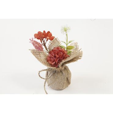 Composition florale en sac de jute terracotta pour déco bohème | jourdefete.com Composition florale en sac de jute terracotta pour déco bohème | jourdefete.com