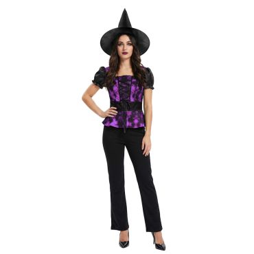 Femme portant un déguisement de sorcière moderne avec un haut corset violet et un chapeau pointu noir pour Halloween | jourdefete.com Femme portant un déguisement de sorcière moderne avec un haut corset violet et un chapeau pointu noir pour Halloween | jourdefete.com