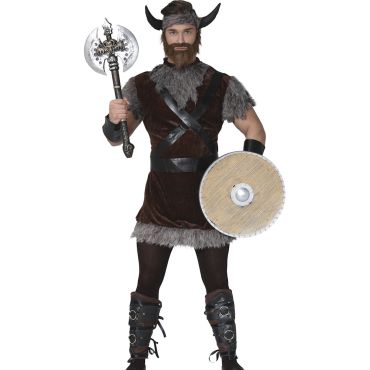 Déguisement de viking pour homme avec tunique marron et fausse fourrure grise, casque à cornes, bouclier rond et hache factice, vue de face. Déguisement de viking pour homme avec tunique marron et fausse fourrure grise, casque à cornes, bouclier rond et hache factice, vue de face.