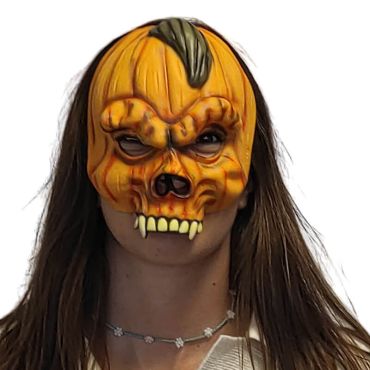 Un effrayant demi-masque de citrouille pour Halloween | jourdefete.com Un effrayant demi-masque de citrouille pour Halloween | jourdefete.com